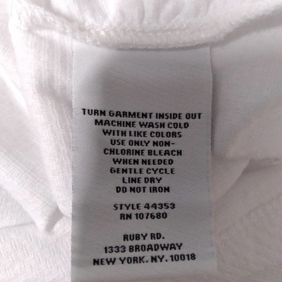 🎈4 FOR $20 RUBY Rd Petite Short Sleeve Top Shirt White V-Neck Ruched Size PS - Picture 8 of 8